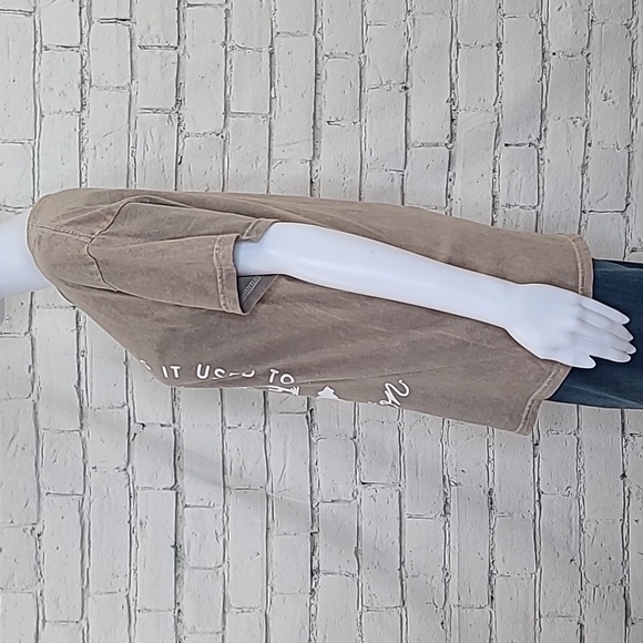 Licensed Band Merch Chris Stapleton Hard Livin' Relaxed Graphic Tee in Tan - Picture 5 of 17